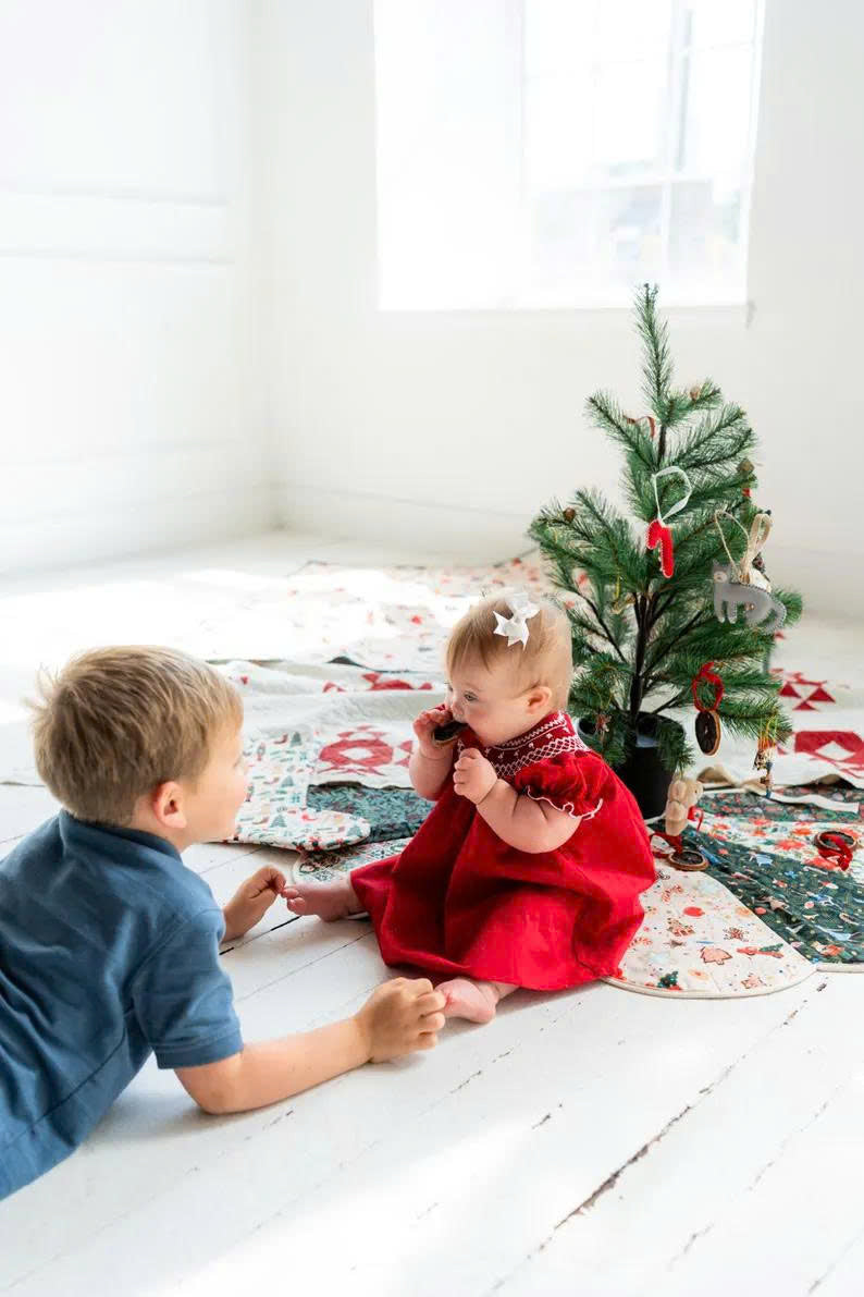 Scalloped Edge Christmas Tree Skirt Sewing Pattern, Quilted, DIY Tutorial (PDF)