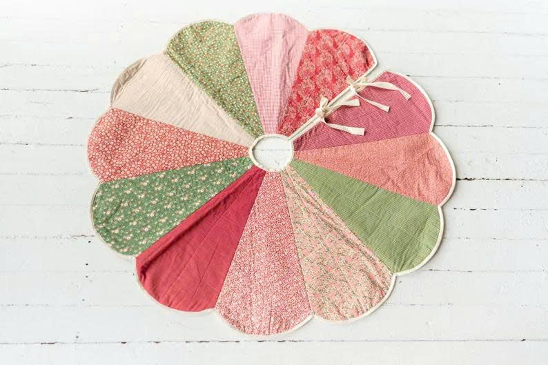 Scalloped Edge Christmas Tree Skirt Sewing Pattern, Quilted, DIY Tutorial (PDF)