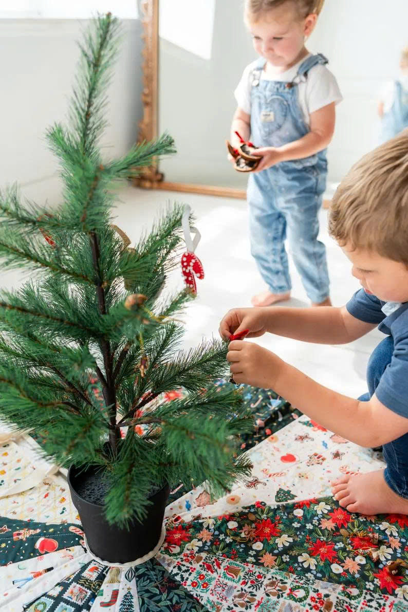 Scalloped Edge Christmas Tree Skirt Sewing Pattern, Quilted, DIY Tutorial (PDF)